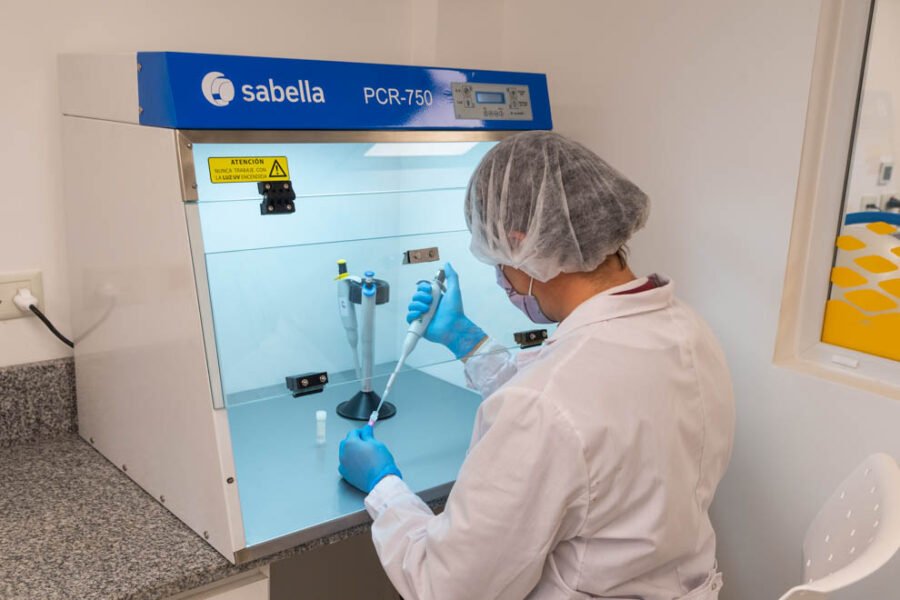 Cabina de PCR Sabella: control preciso para procesos de alta calidad